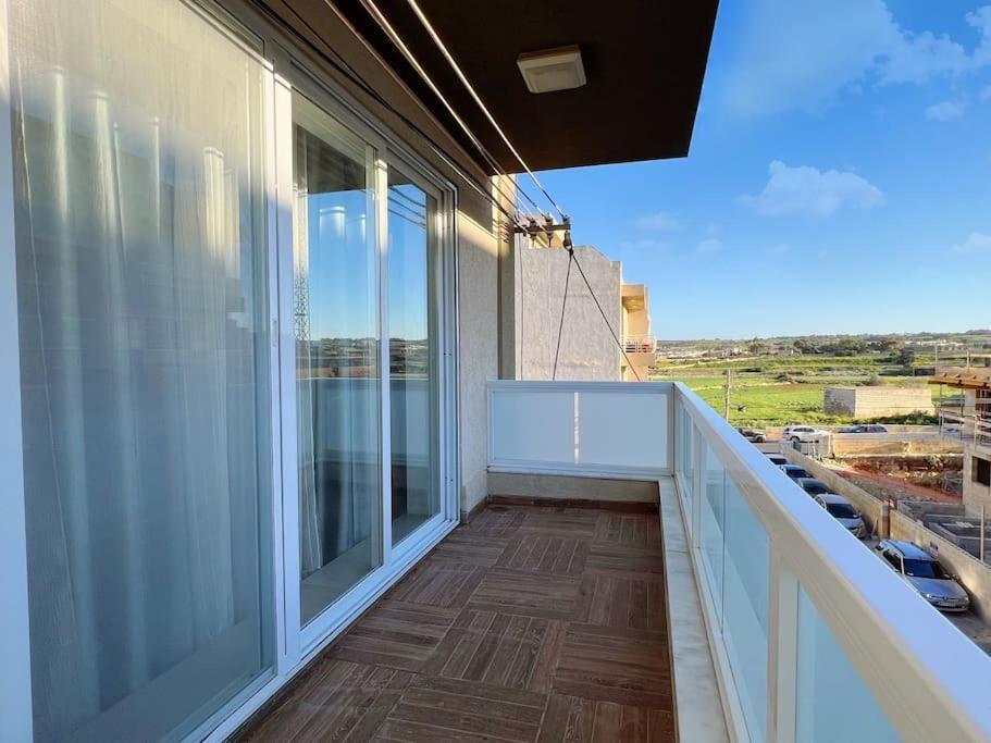 Modern Apartment In マルサスカーラ エクステリア 写真