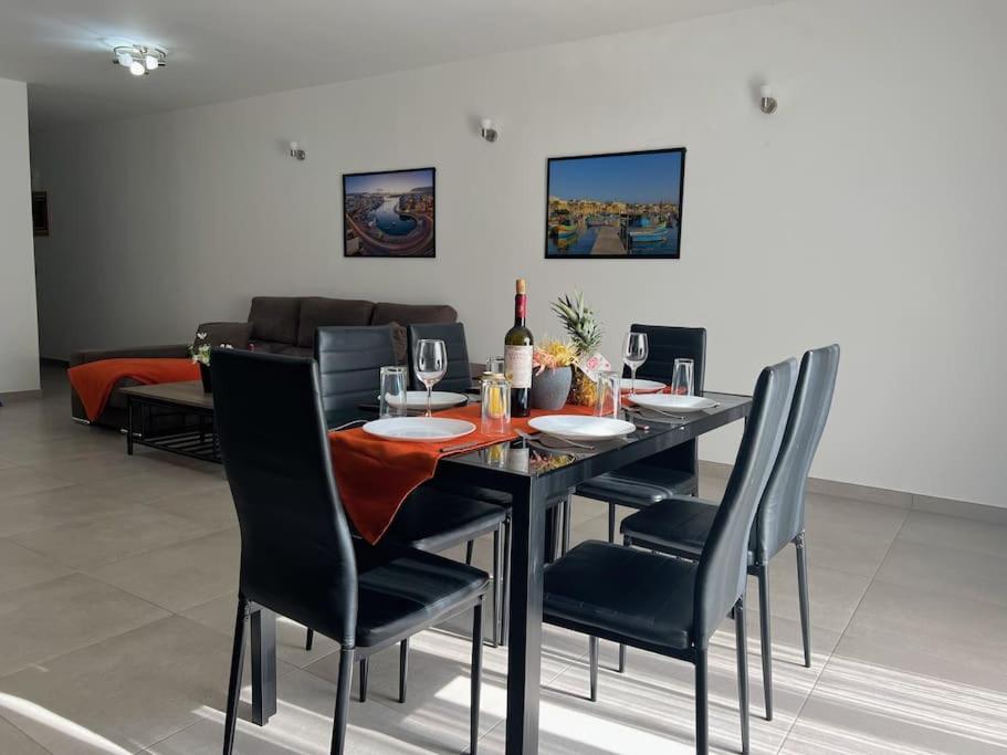 Modern Apartment In マルサスカーラ エクステリア 写真