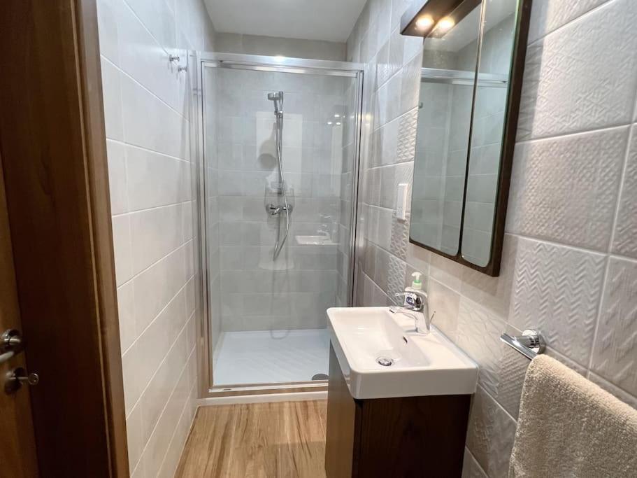 Modern Apartment In マルサスカーラ エクステリア 写真